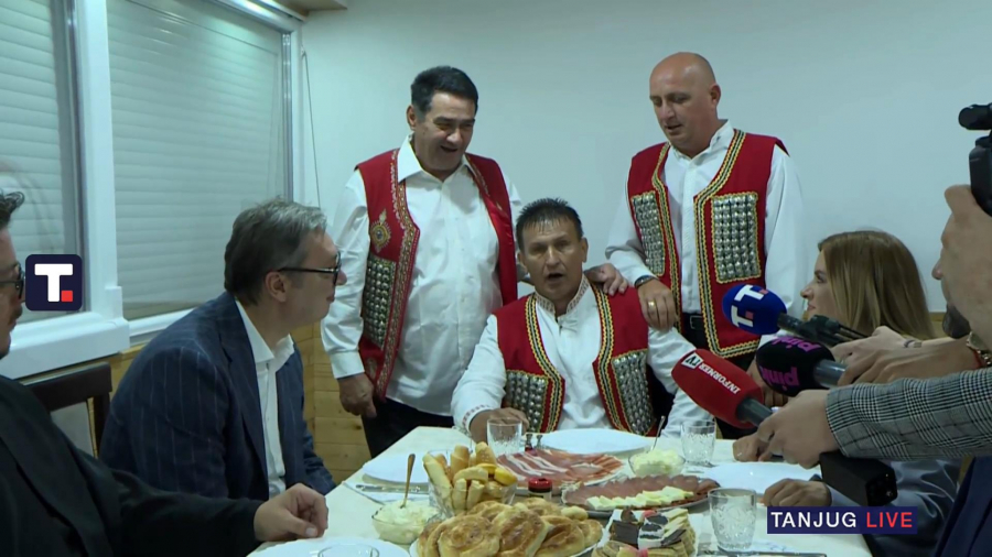 Vučić u Banstolu obilazi porodicu Radan koja je u 