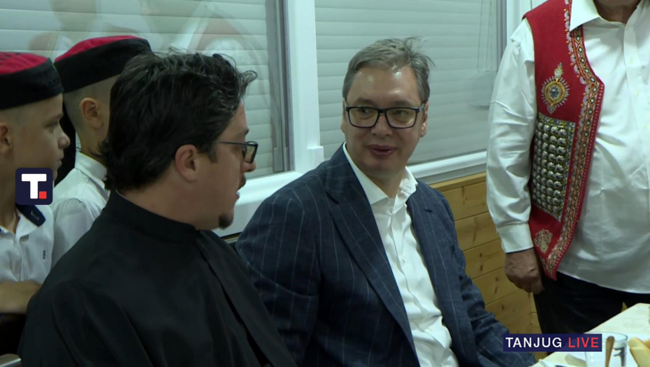 Vučić u Banstolu obilazi porodicu Radan koja je u "Oluji" proterana iz sela kod Knina