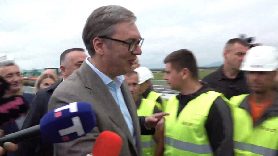 Predsednik Vučić obilazi radove na brzoj saobraćajnici Slepčević - Badovinci