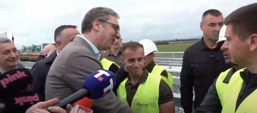 Predsednik Vučić obilazi radove na brzoj saobraćajnici Slepčević - Badovinci
