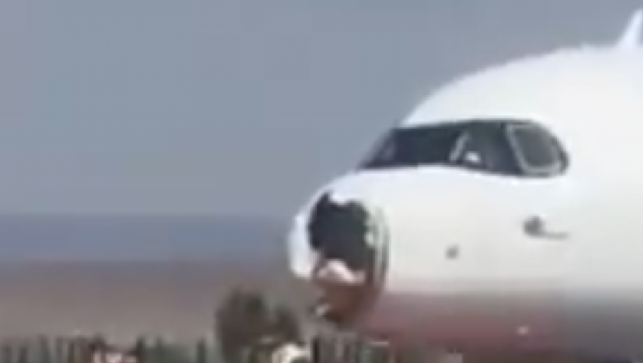 Avion udario u pricu