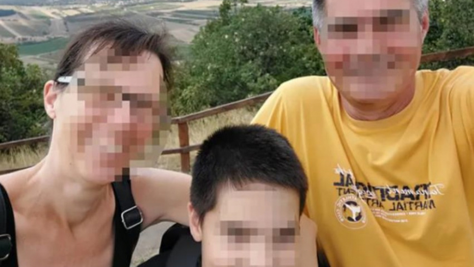 Dečak sa dva noža usmrtio majku