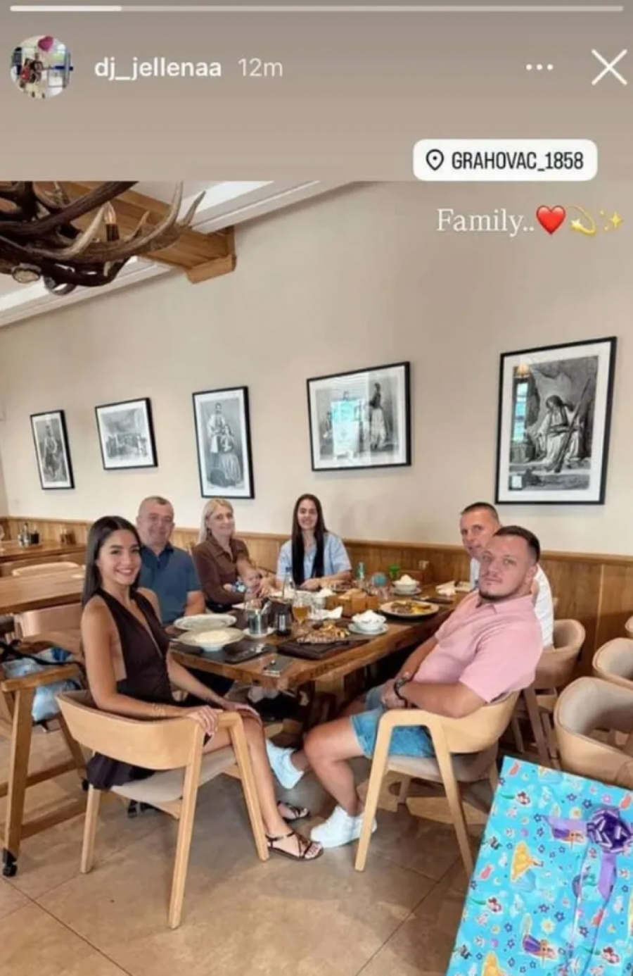 Anđela sa porodicom i Gastozom