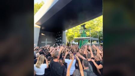 Jeziv snimak sa proslave "Oluje" u Kninu prikazuje masu ljudi kako salutira nacističkim pozdravom i viče "Za dom spremni"! Hrvatska i dalje veliča ustašku ideologiju bez ikakvih posledica.