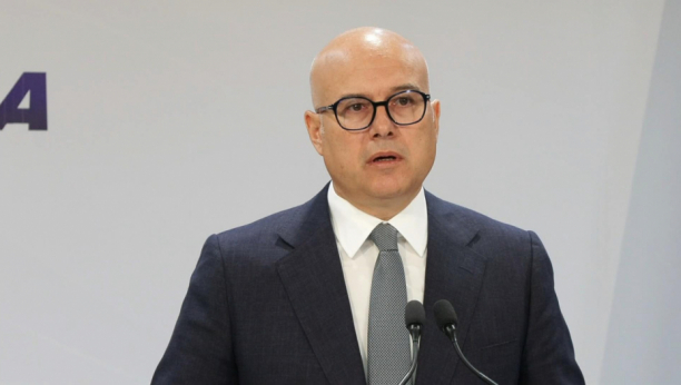 Konferencija za medije predsednika SNS Miloša Vučevića