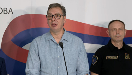 Vučić: U napadu blokadera povređeno je 16 policajaca, dvojica teže – jedan sa polomljenom vilicom, drugi sa teškom povredom grudnog koša.