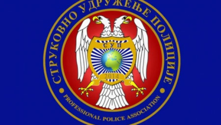 Strokovno združenje policije "Dr. Rudolf Arčibald Rajs" zaskrbljeno zaradi nasilja na protestih v Srbiji