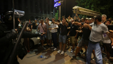 Blokaderi batinaši ne odustaju od sulude namere da gurnu Srbiju u krvavi građanski rat. Njihova okupljanja širom Srbije za večeras već su počela.