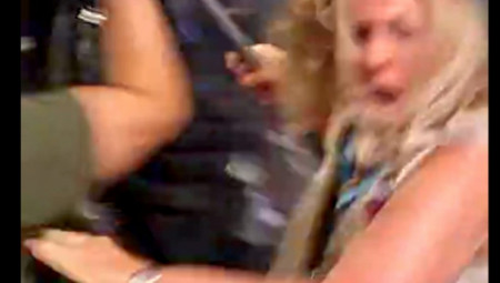 JASNO SE VIDI DA JE NAPALA POLICIJU Blokaderski influenseri šire LAŽI, ali ovaj snimak sve govori (VIDEO)