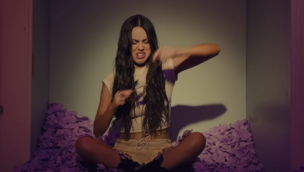 Printscreen/Youtube/Olivia Rodrigo