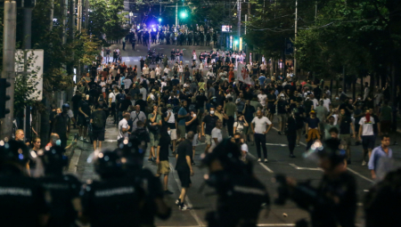 Opšta "tuča" vodi se oko toga da li Savo Manojlović iz pokreta "Kreni-promeni" treba da se nađe na pomenutoj listi!