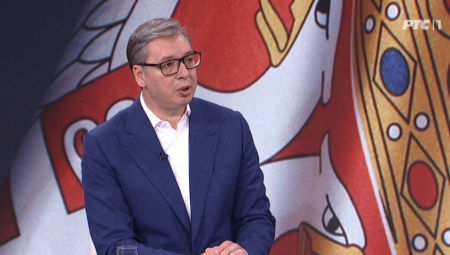 Vučić na RTS-u optužio opoziciju za nasilje, najavio ekonomske mere i poručio da država neće popustiti pred haosom.