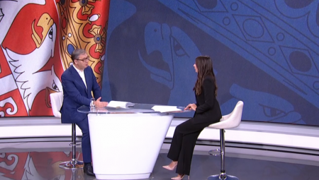 Predsednik Vučić u Dnevniku 2 o nasilju blokadera, obojenim revolucijama i policiji koja, kako kaže, junaci trpi napade da bi sačuvala red.