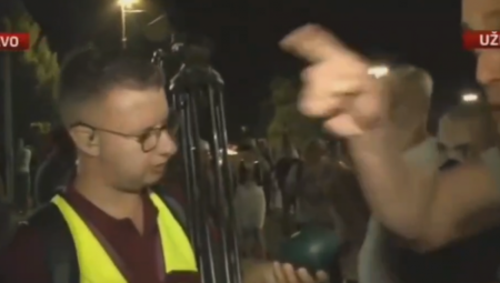 Ovaj čin je još jedan u nizu pokazatelja da opozicija koristi nasilje kao jedinu metodu svoje političke borbe,