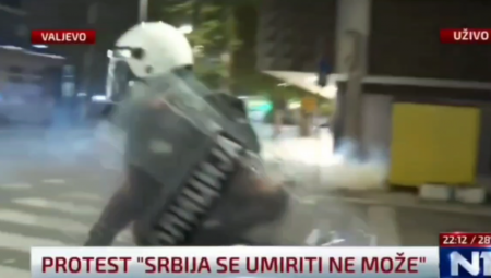 Predsednik Republike Srbije Aleksandar Vučić izjavio je da je ukupno 137 policajca teško ili lakše povređeno od strane blokadera.