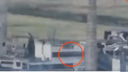 Ukrajinski ostrostrelec iz enote "Duh" postavil nov svetovni rekord z ubojem dveh ruskih vojakov na 4000 metrih.