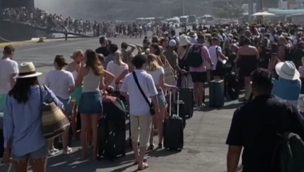 Foto: Tiktok printscreen/victor.santorini