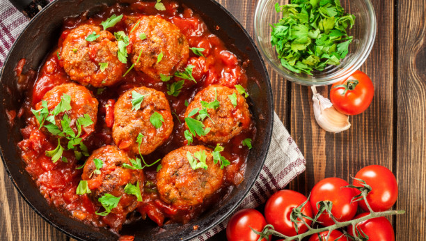 posne ćufte u paradajz sosu