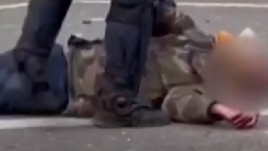 Policija bije demonstrante