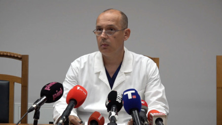 Ministar zdravlja Zlatibor Lončar obraća se medijama.