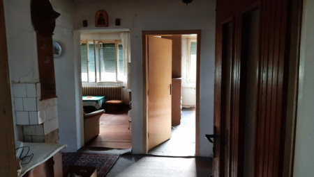 “Ima li neko odgovor ili slično iskustvo?”, napisao je uz fotografiju misterioznog traga