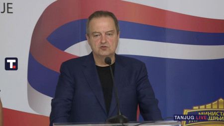Ministar unutrašnjih poslova Ivica Dačić obraća se javnosti na konferenciji za medije