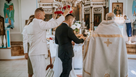 Venčanje se najčešće opisuje kao najlepši dan u životu mladenaca, početak novog životnog poglavlja i trenutak ispunjen ljubavlju i radošću