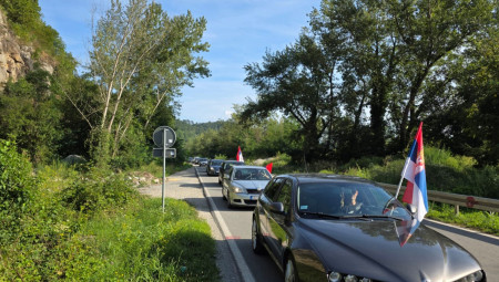 Građani Ljubovije krenuli su na skup protiv blokada!