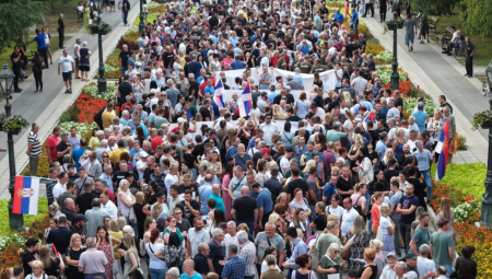 U čak 50 gradova i opština širom Srbije danas su se okupili građani na skupovima protiv blokada.