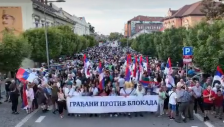 U Zrenjaninu se danas okupila reka ljudi na skupu protiv blokada.