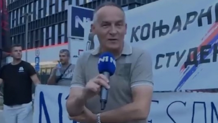 Ispred zgrade N1 danas se okupila šačica, oko 50ak ljudi