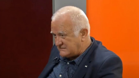 Kao u nekom političkom trileru iz senke je iskočio „non-pejper“ Dušana Janjića  ili, preciznije, „ad hoc tima“ koji se predstavlja kao skup sveznalica za bezbednost i stabilnost, koji traži... čekajte, da ne pogrešimo — "potpunu okupaciju Srbije"