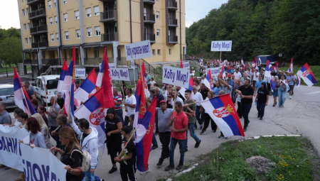 Centar za društvenu stabilnost pozvao je juče sve građane koji učestvuju u šetnjama protiv blokada da dođu na skupove u nedelju 31. avgusta, od 18.30 sati.