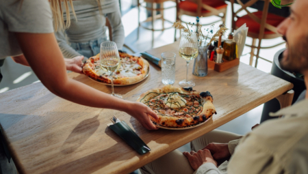 Prvo su prostorije preplavile ribe, a zatim je usledio talas posetilaca sa fotoaparatima.