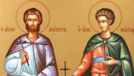 Sveti Anikita i Fotije prizivaju se u molitvama pri jeleosvećenju i vodoosvećenju