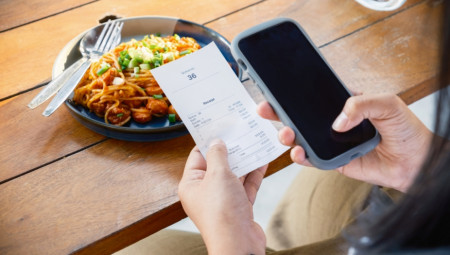 Najveći problem je što gost nema izbora – taksa se automatski dodaje na račun, bez obzira da li jede hleb ili ne