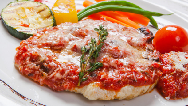 pohovana piletina u marinara sosu