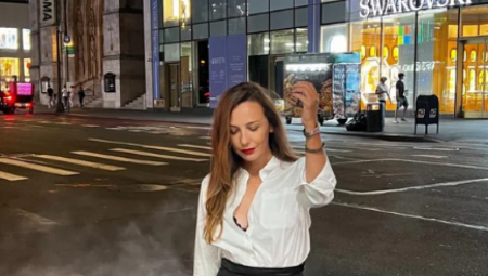 I dok je publika navikla da je gleda u ozbiljnom i strogom izdanju, fotografije sa odmora pokazale su njenu potpuno drugačiju stranu naše voditeljke