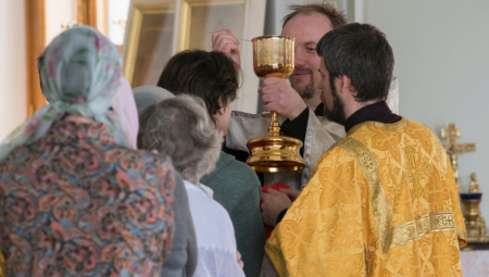 OVE GREŠKE VERNICI NAJČEŠĆE PRAVE Evo šta je sve zabranjeno uoči pričešća