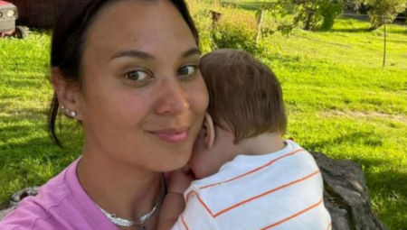 U jednom trenutku odlučila je da napravi selfi sa svojom jednogodišnjom ćerkicom Olimpijom – ali fotografija je ubrzo otkrila nešto što ju je šokiralo i nateralo na odlazak u bolnicu