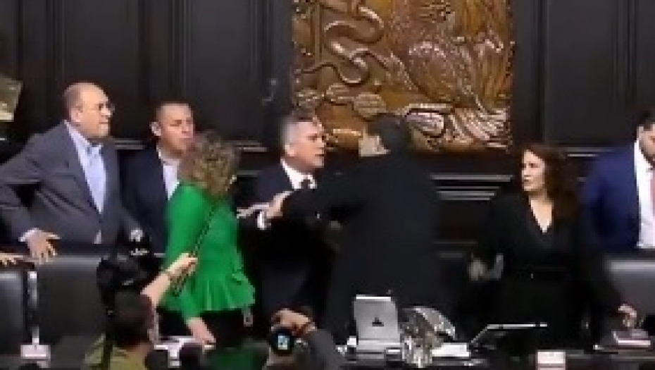 Tuča u meksičkom parlamentu