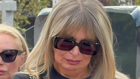 Viki je bila dugogodišnja prijateljica pokojnog Saše Popovića i njegove porodice, pa je na proslavu pozvala i udovicu Suzanu Jovanović