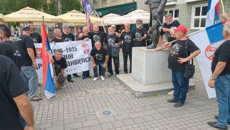 U Požegi su ratni veterani iz Loznice i Zlatiborskog okruga ismejani od strane blokadera iz Inicijative za Požegu dok su obeležavali Dan Drinske divizije. Odbor SNS Požega osudio je napad i podržao veterane u očuvanju tradicije i poštovanja istorije.