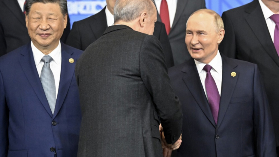 EPA/ALEXANDER NEMENOV / POOL