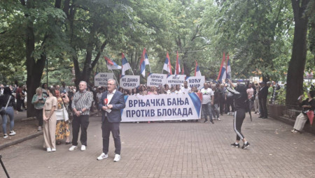 Građani Srbije izlaze na ulice u čak 100 mesta širom naše zemlje sa jednom jasnom porukom – da žele mir, da su obični ljudi siti rušenja svih vrednosti i da žele povratak normalnog života koji im je uskraćen već devet meseci.