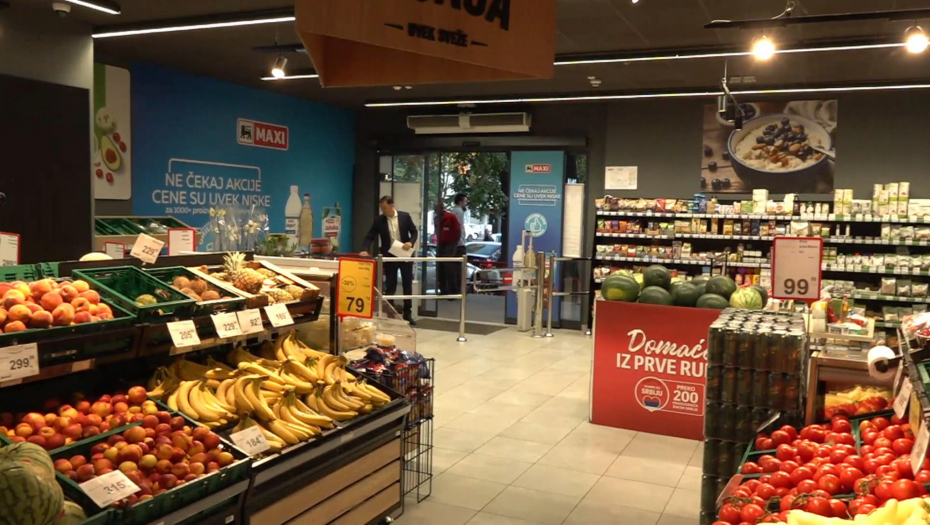 Ministar finansija Siniša Mali u kupovini proizvoda po nižim cenama