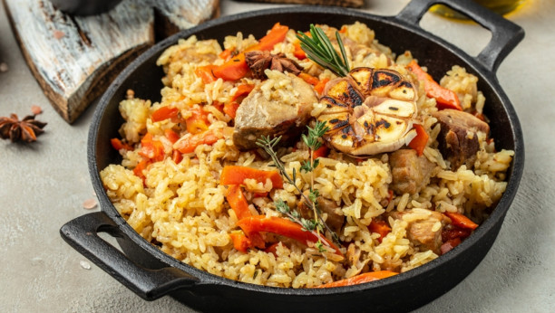 đuveč sa piletinom