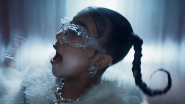 Printscreen/Youtube/FKA twigs