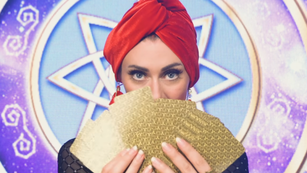 Printscreen/Youtube/Qveen Herby