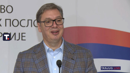 Predsednik Srbije Aleksandar Vučić obratio se iz komandnog centra MUP-a. Kako je rekao, povređeno je 11 policajaca tokom napada blokadera u Novom Sadu. Istakao je da će evroparlamentarci koji su došli da ruše Srbiju odgovarati po zakonima Srbije. "Srbija je ozbilja država od koje niko nije jači," naglasio je Vučić.